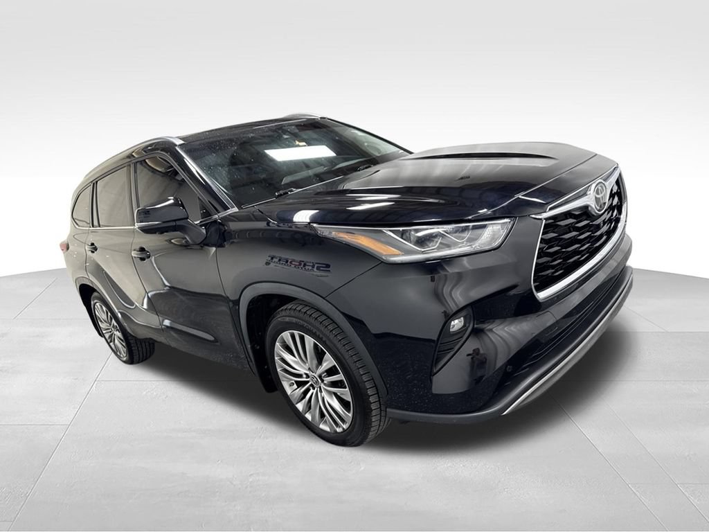 Used 2023 Toyota Highlander Platinum AWD/4WD image 3