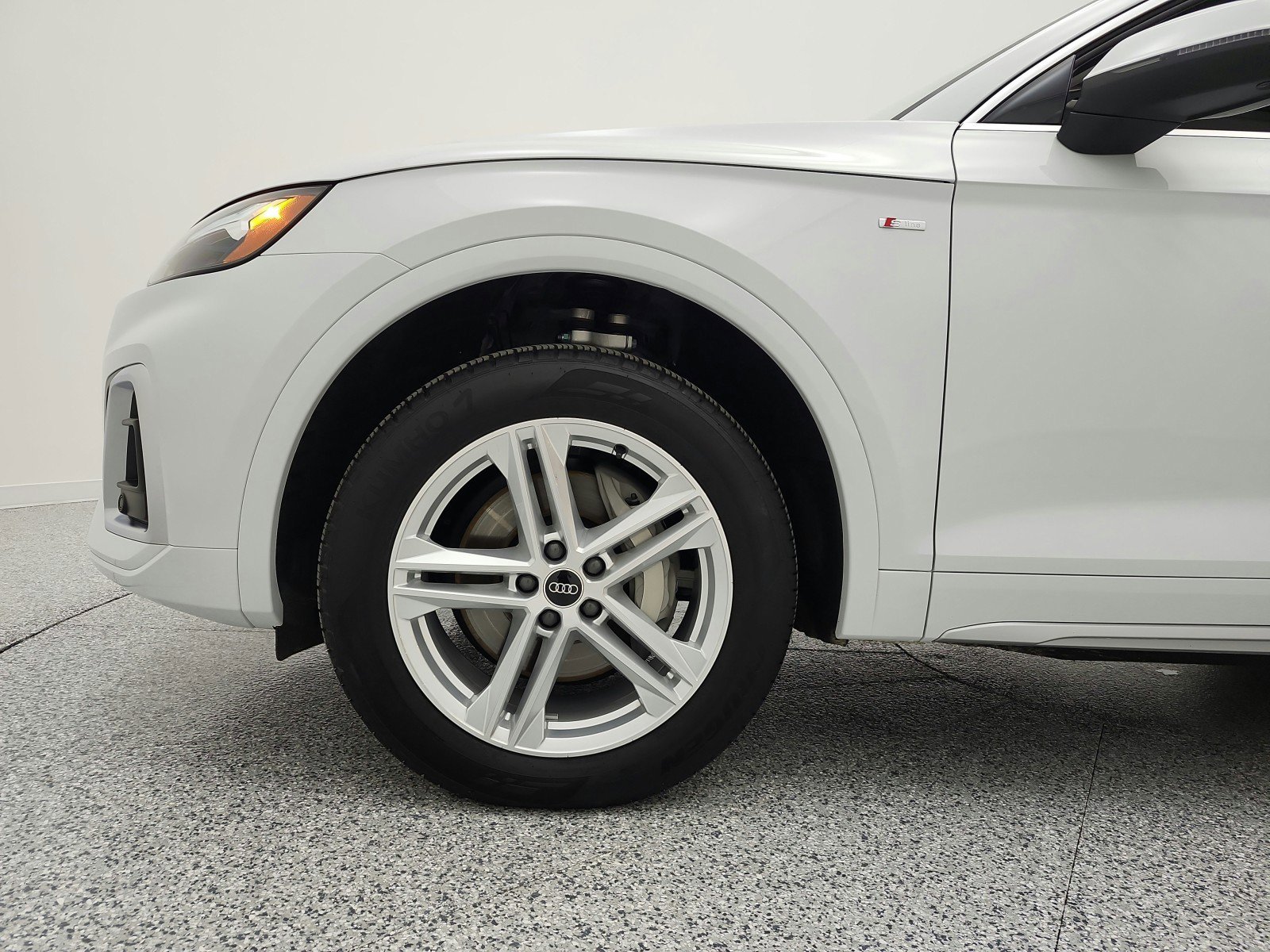 Used 2025 Audi Q5 e Premium Plus w/ Premium Plus Package image 18