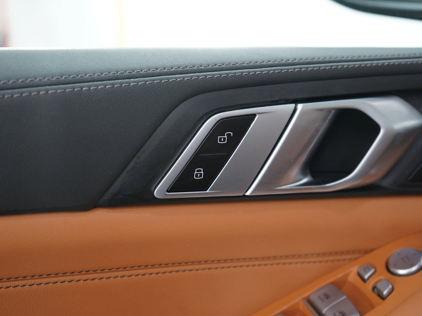 Used 2023 BMW X7 xDrive40i w/ Climate Comfort Package image 24