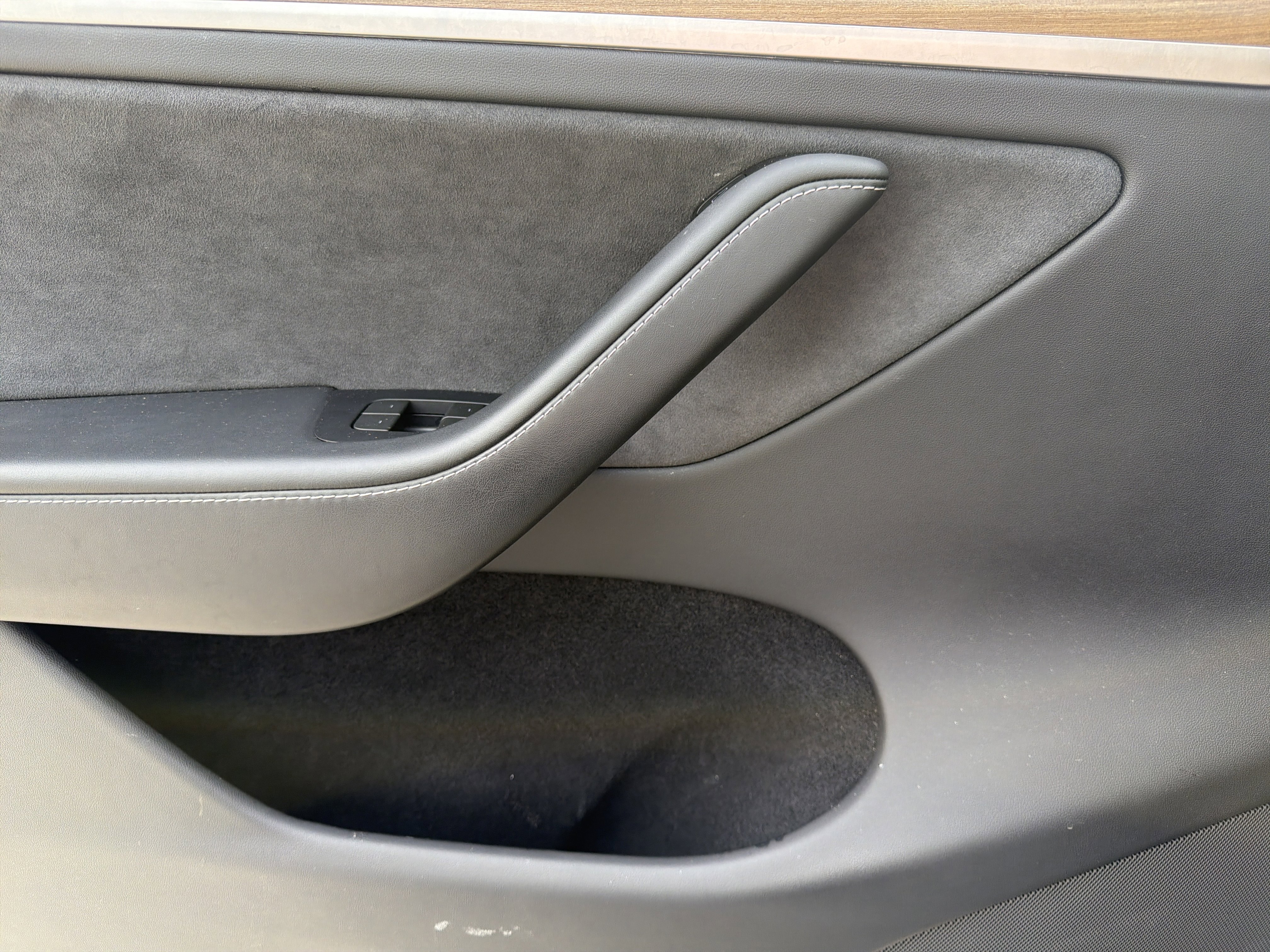 Used 2024 Tesla Model Y Long Range image 24
