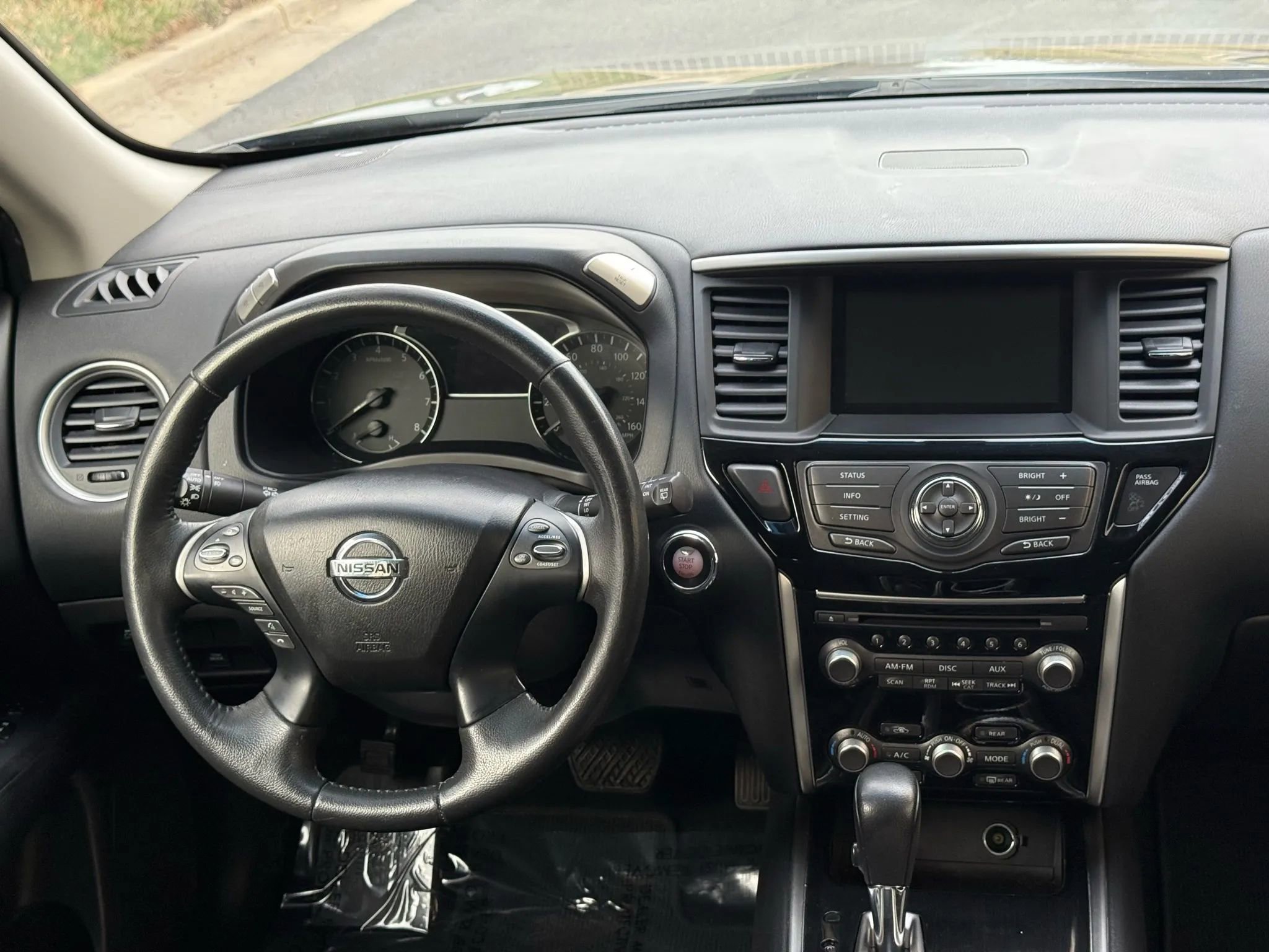 Used 2016 Nissan Pathfinder SV image 31