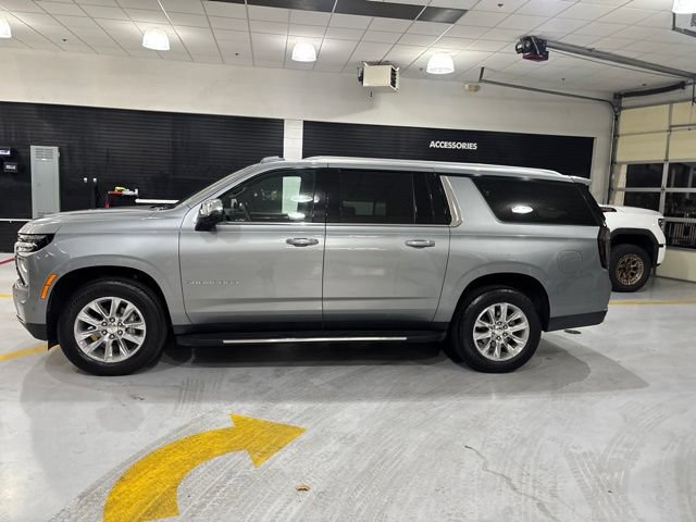 Used 2025 Chevrolet Suburban Premier AWD/4WD image 5