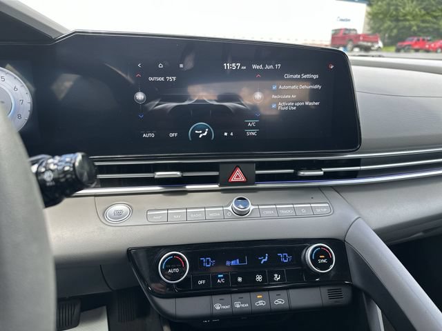 Used 2024 Hyundai Elantra SEL FWD image 18