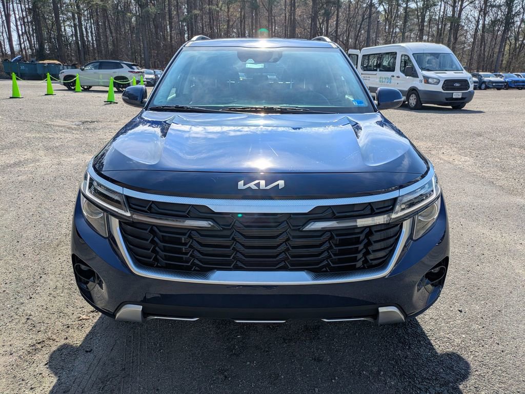 Used 2025 Kia Seltos EX image 9