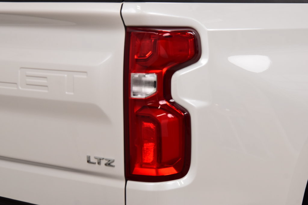 Used 2022 Chevrolet Silverado 1500 LTZ AWD/4WD image 19