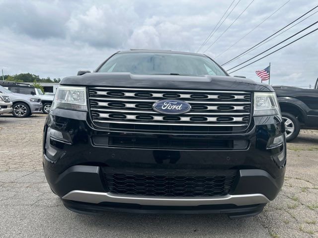 Used 2017 Ford Explorer XLT w/ Equipment Group 202A image 8