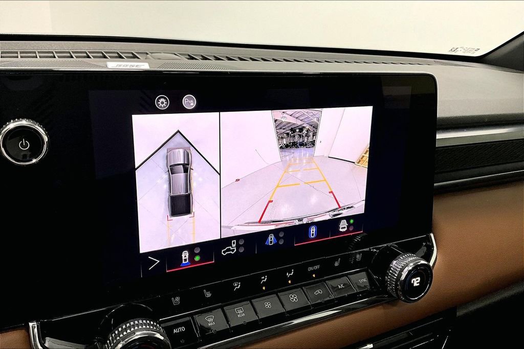 Used 2025 GMC Canyon AT4 w/ Technology Plus Package image 30