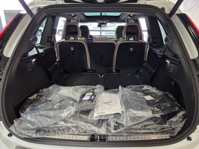 New 2026 Volvo XC90 T8 Plus w/ Protection Package Premier AWD/4WD image 14
