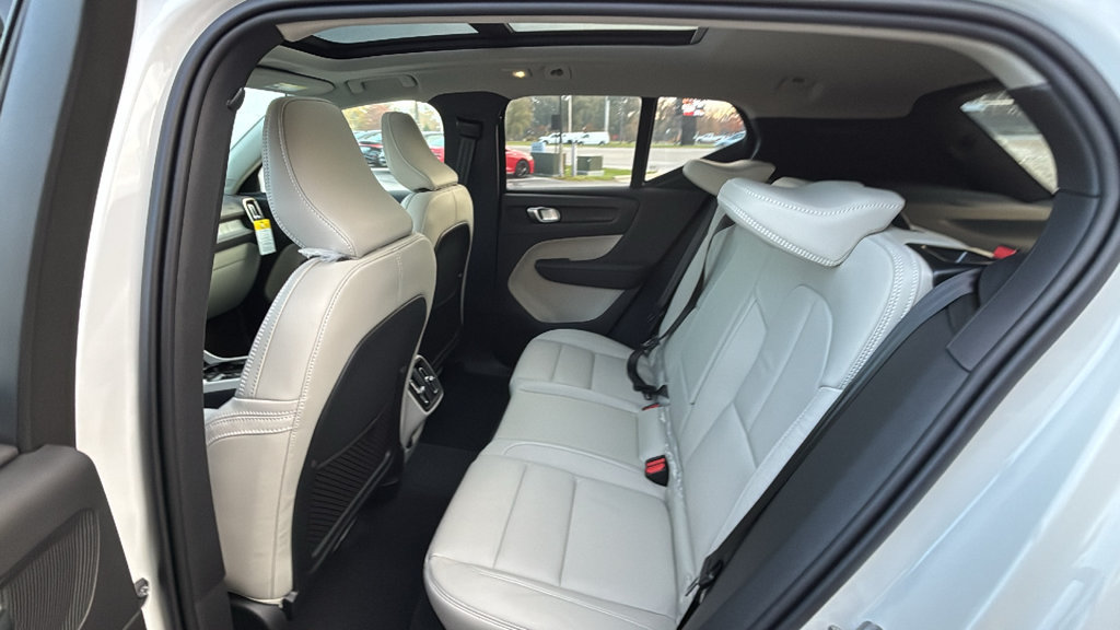 New 2026 Volvo XC40 B5 Plus w/ Protection Package Premier AWD/4WD image 10