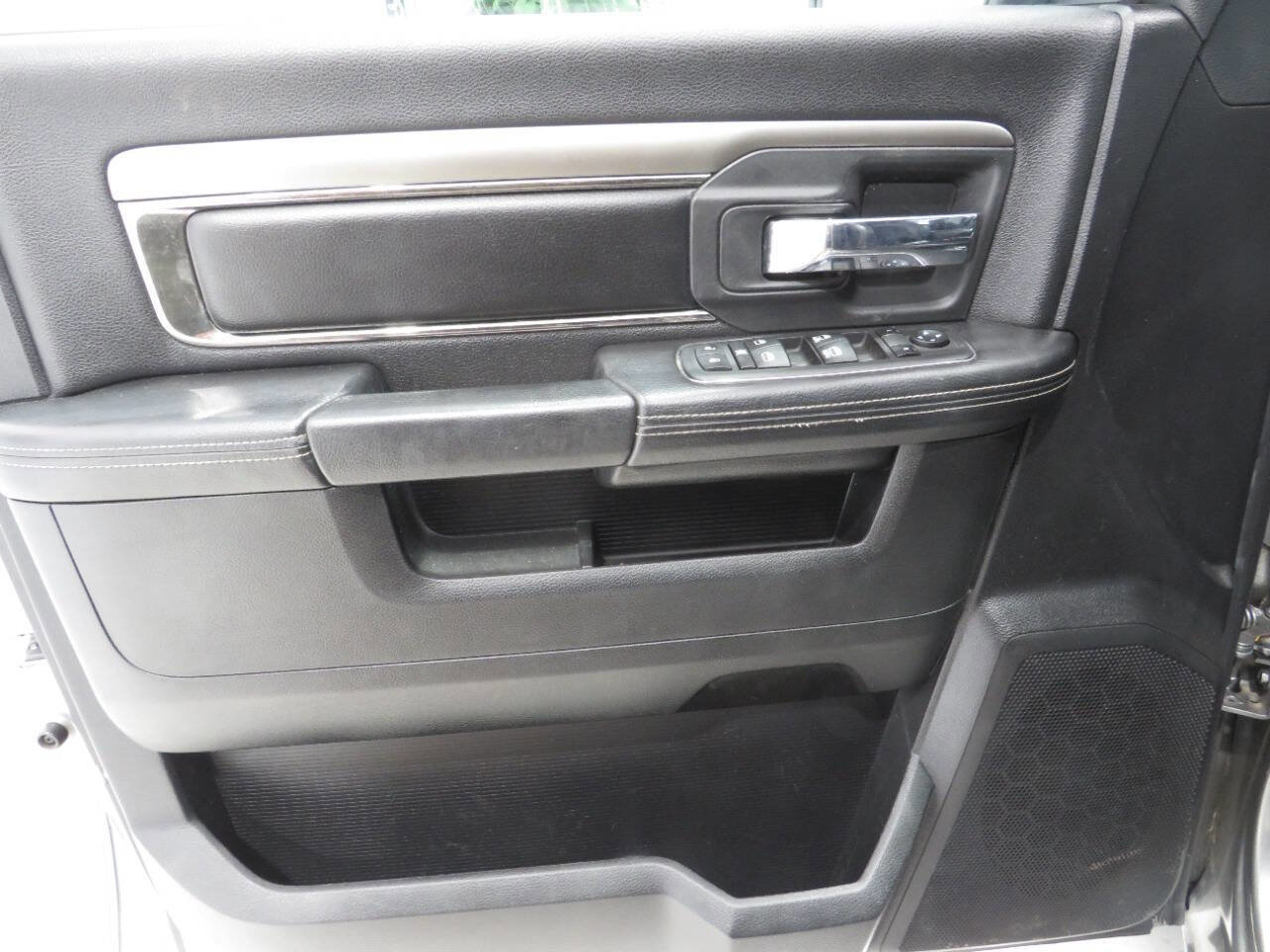 Used 2013 RAM 1500 Sport w/ Remote Start & Security Group RWD image 21