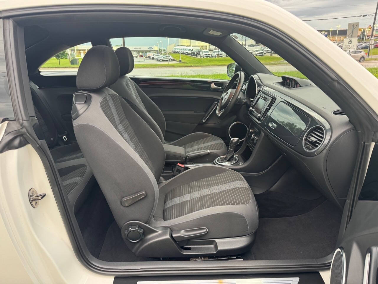 Used 2013 Volkswagen Beetle 2.0T FWD image 13