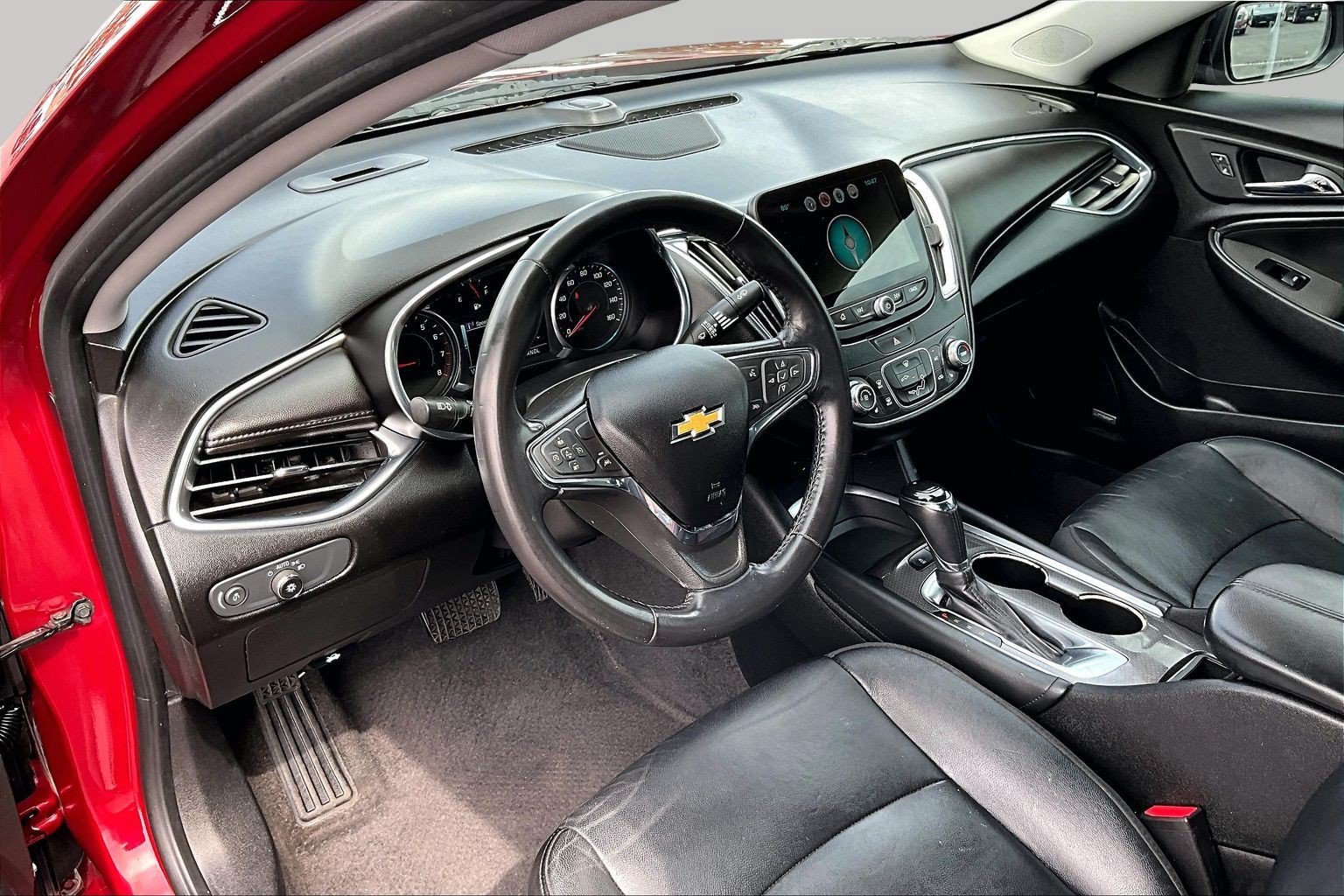 Used 2018 Chevrolet Malibu LT w/ Leather Package FWD image 12