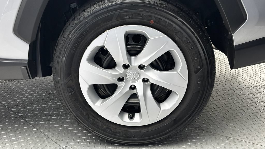 Used 2025 Toyota RAV4 LE FWD image 6