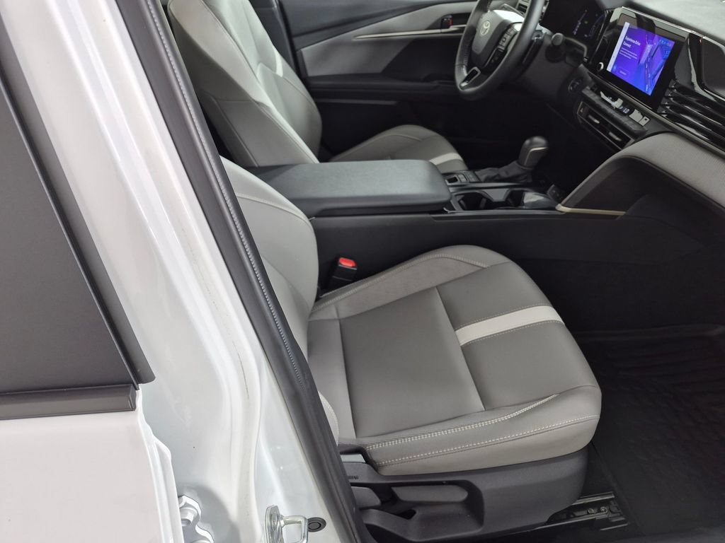 Used 2025 Toyota Camry SE FWD image 28