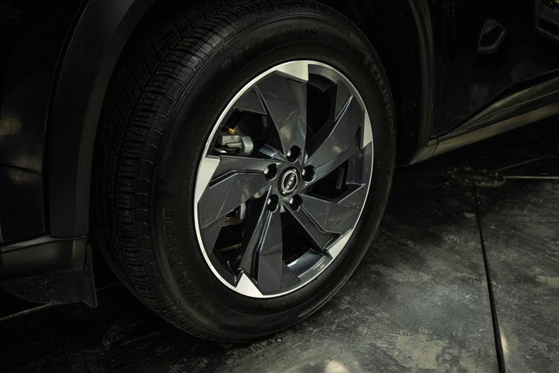 Used 2025 Nissan Rogue SV FWD image 3