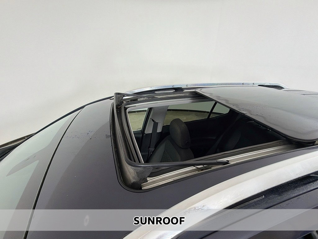 Used 2018 Chevrolet Equinox LT w/ Sun & Infotainment Package FWD image 3