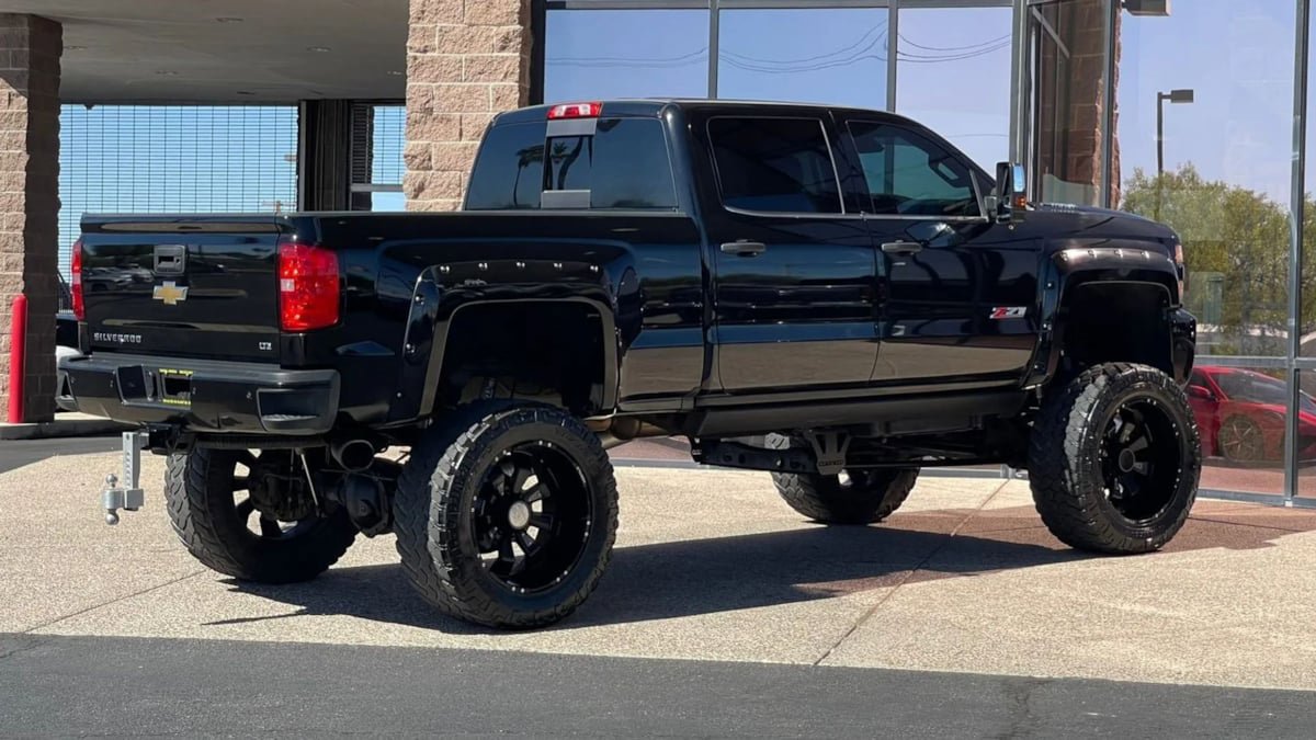 Used 2015 Chevrolet Silverado 2500 LTZ w/ Duramax Plus Package AWD/4WD image 17