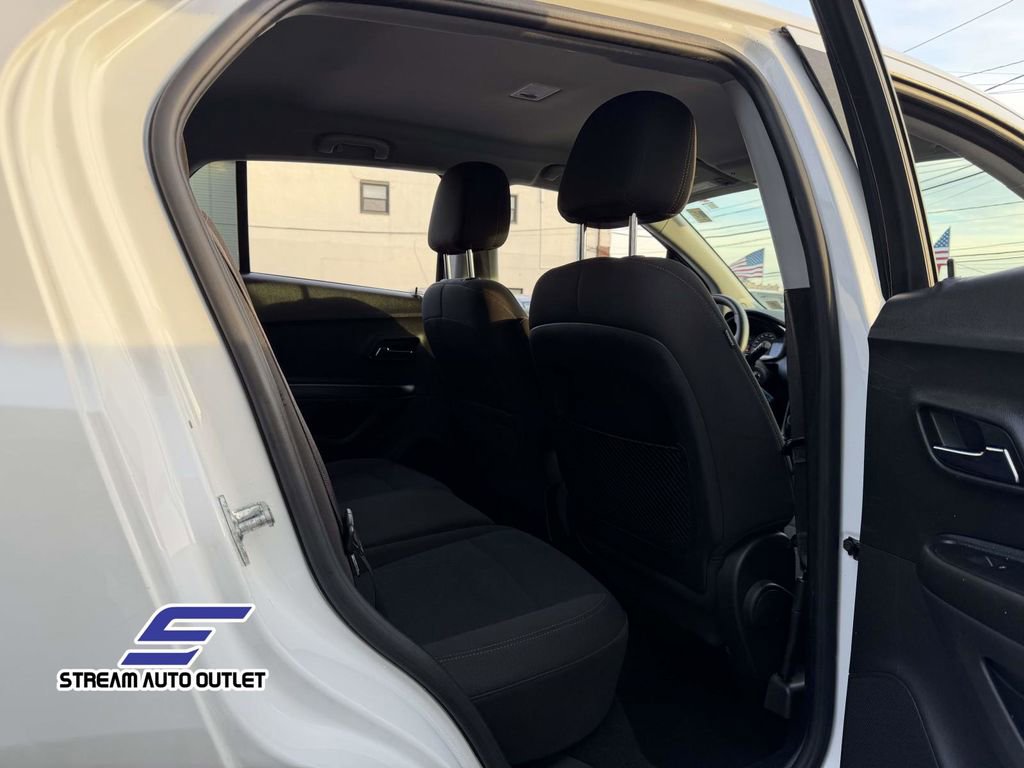 Used 2021 Chevrolet Trax LS w/ Tint and Cruise Package image 17