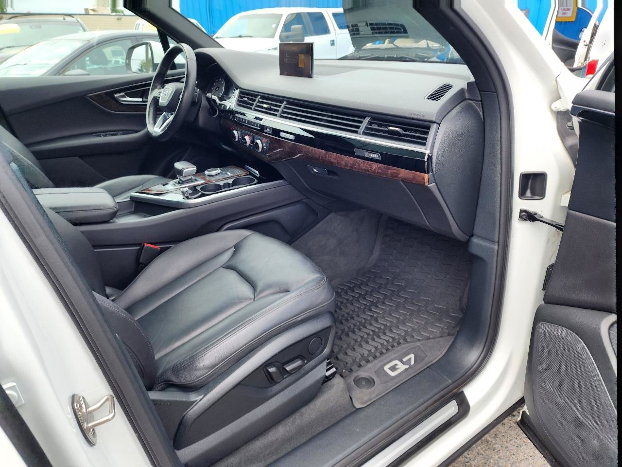 Used 2017 Audi Q7 3.0T Premium AWD/4WD image 33