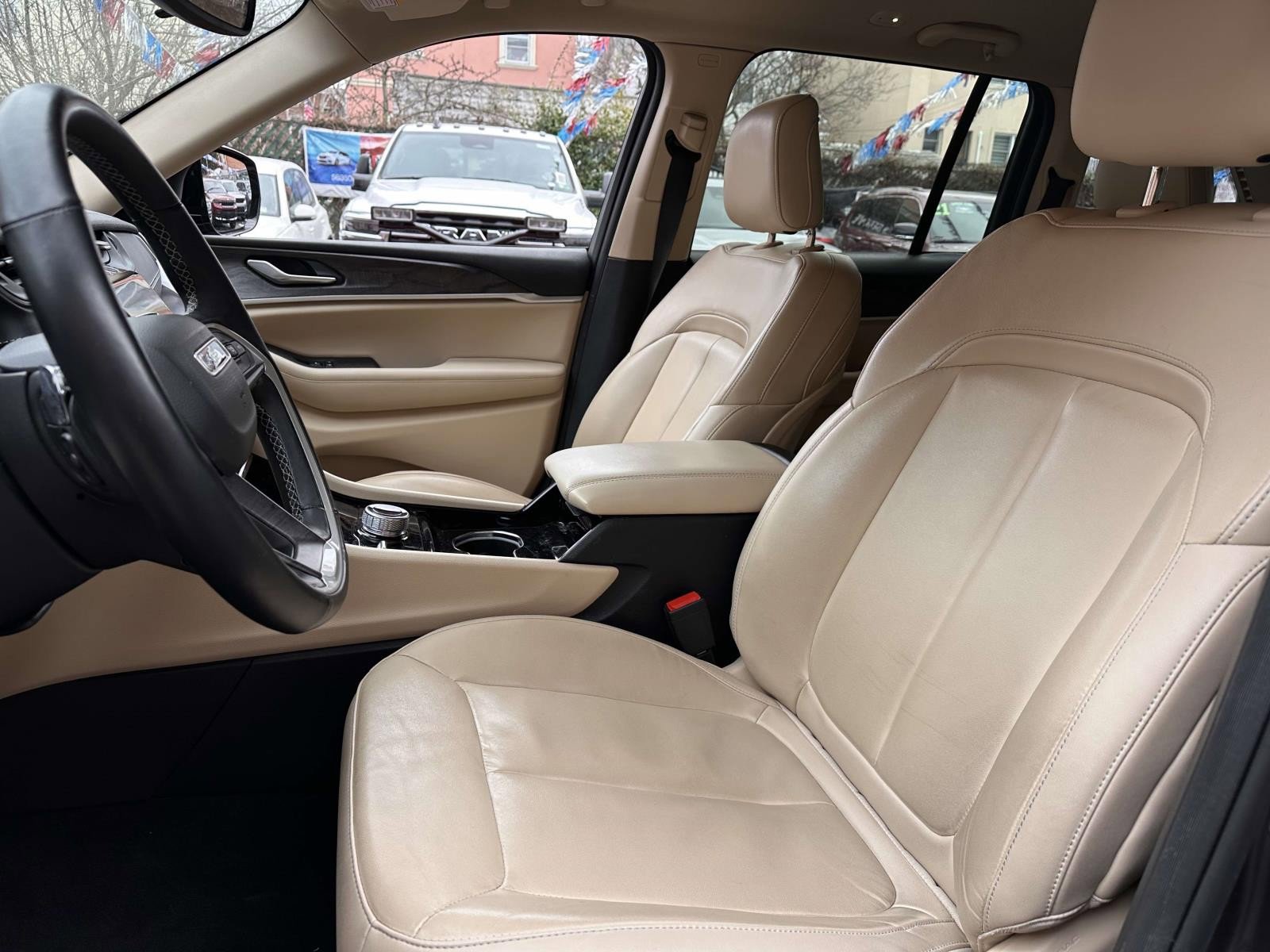 Used 2022 Jeep Grand Cherokee Limited image 17