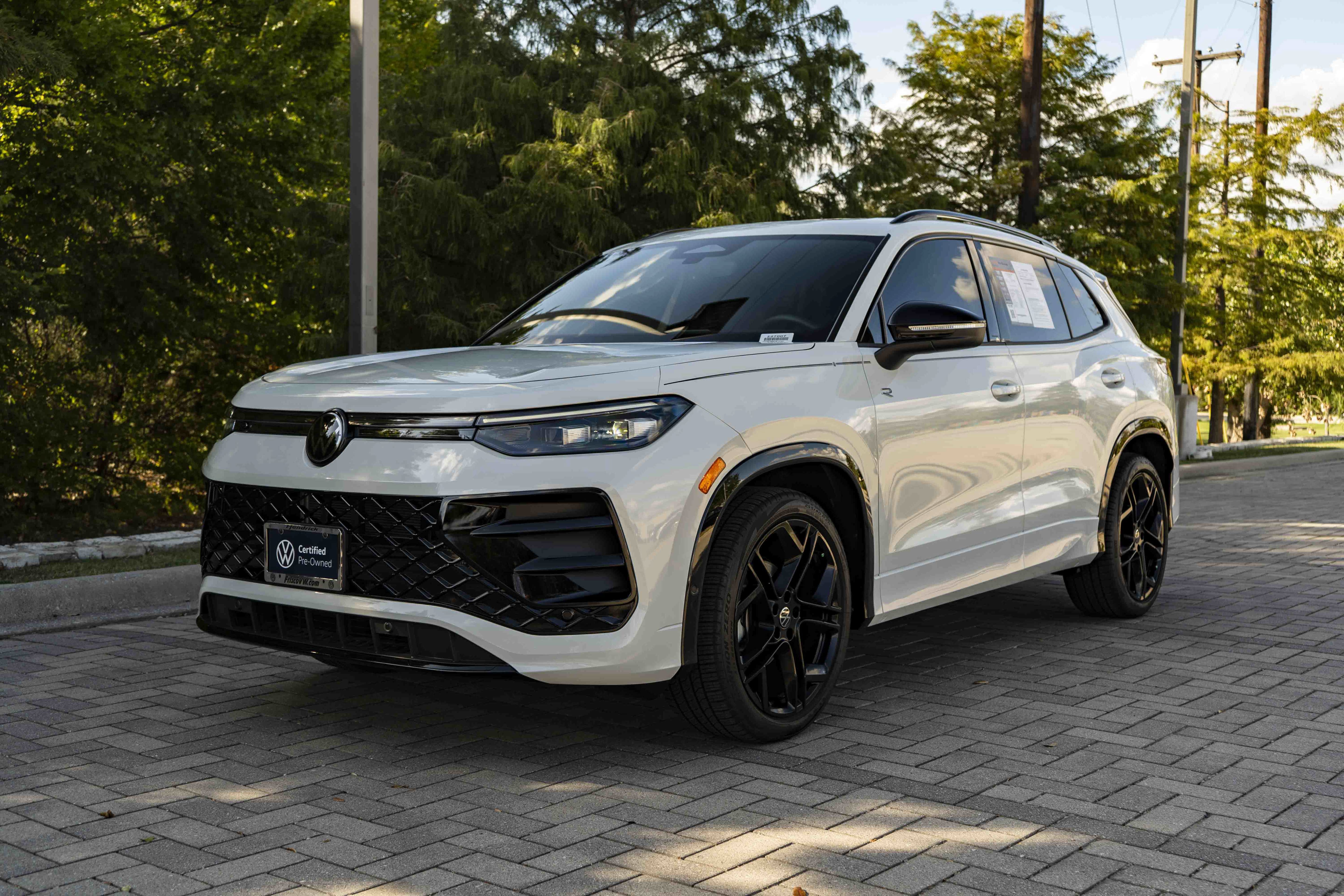 Certified 2026 Volkswagen Tiguan SE R-Line FWD image 4