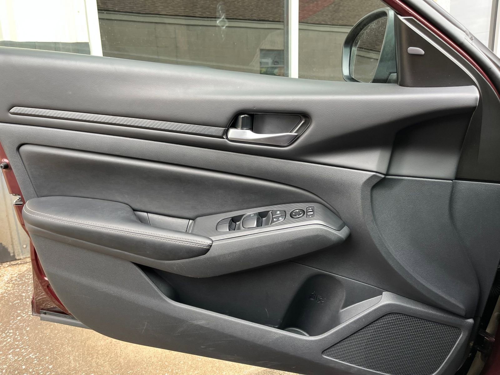 Used 2025 Nissan Altima 2.5 SV image 18