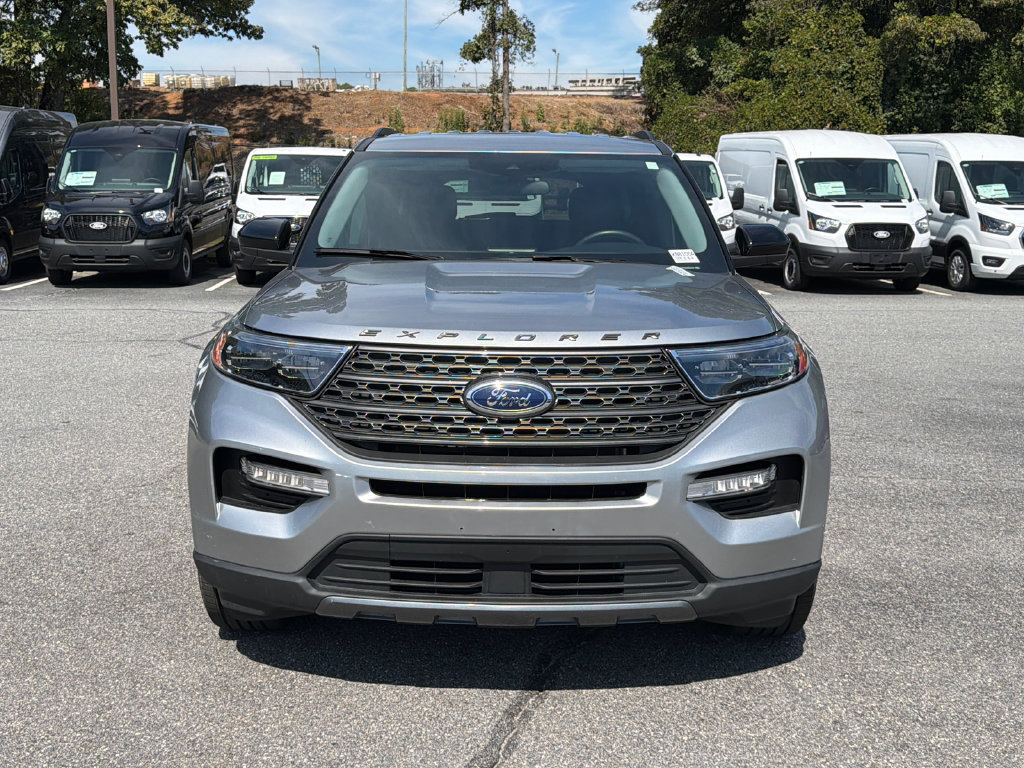 Used 2024 Ford Explorer XLT w/ Equipment Group 202A AWD/4WD image 2