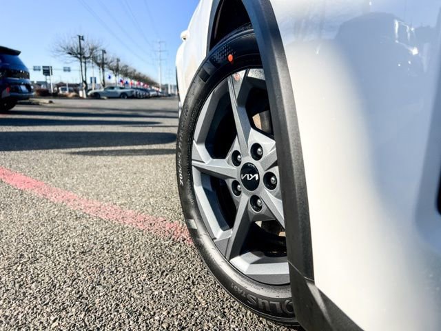 New 2025 Kia K4 LXS image 2