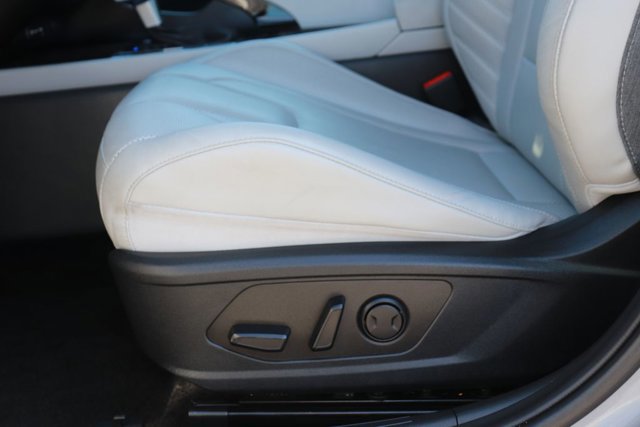 Used 2025 Hyundai Elantra Limited image 11