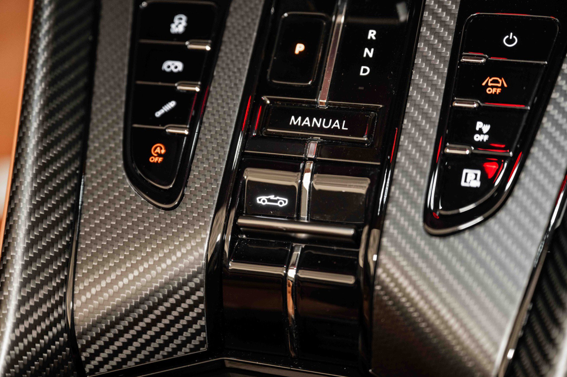 Used 2025 Aston Martin DB12 Convertible image 30