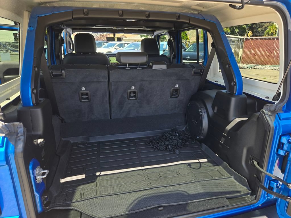 Used 2021 Jeep Wrangler Unlimited Sahara w/ Cold Weather Group AWD/4WD image 33