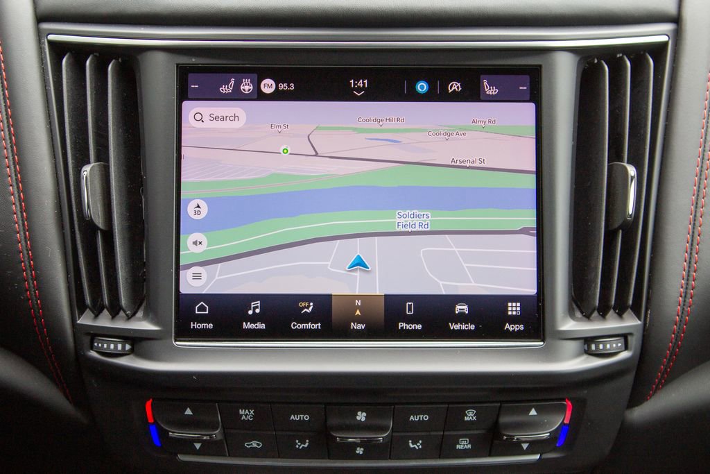 Used 2024 Maserati Levante GT Ultima image 17