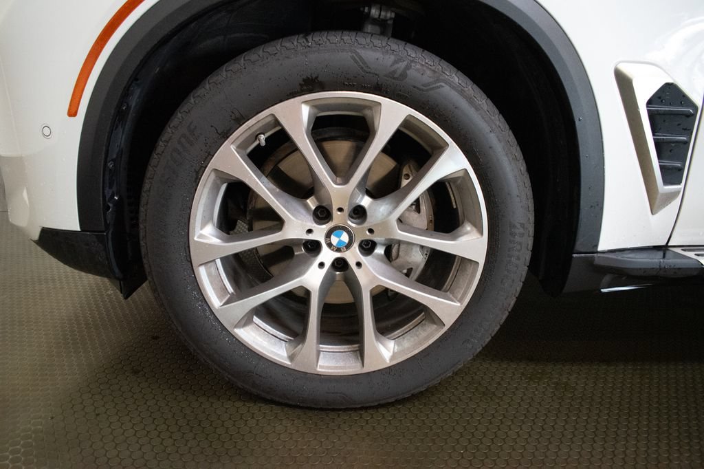 Used 2024 BMW X5 xDrive40i w/ Premium Package AWD/4WD image 9