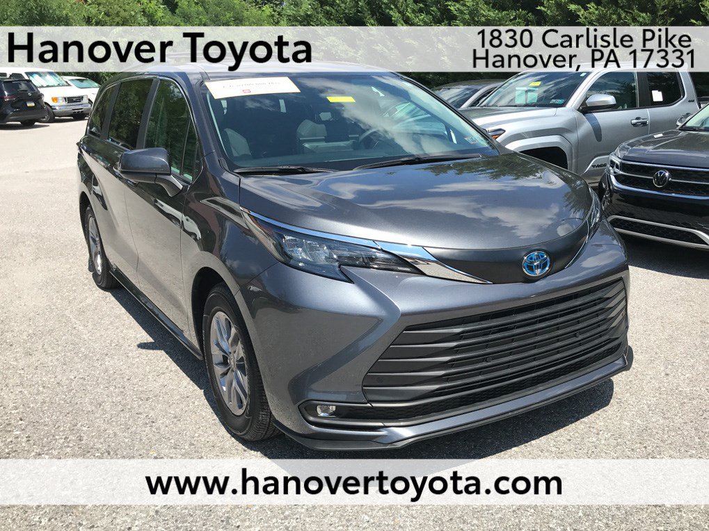Certified 2025 Toyota Sienna XLE
