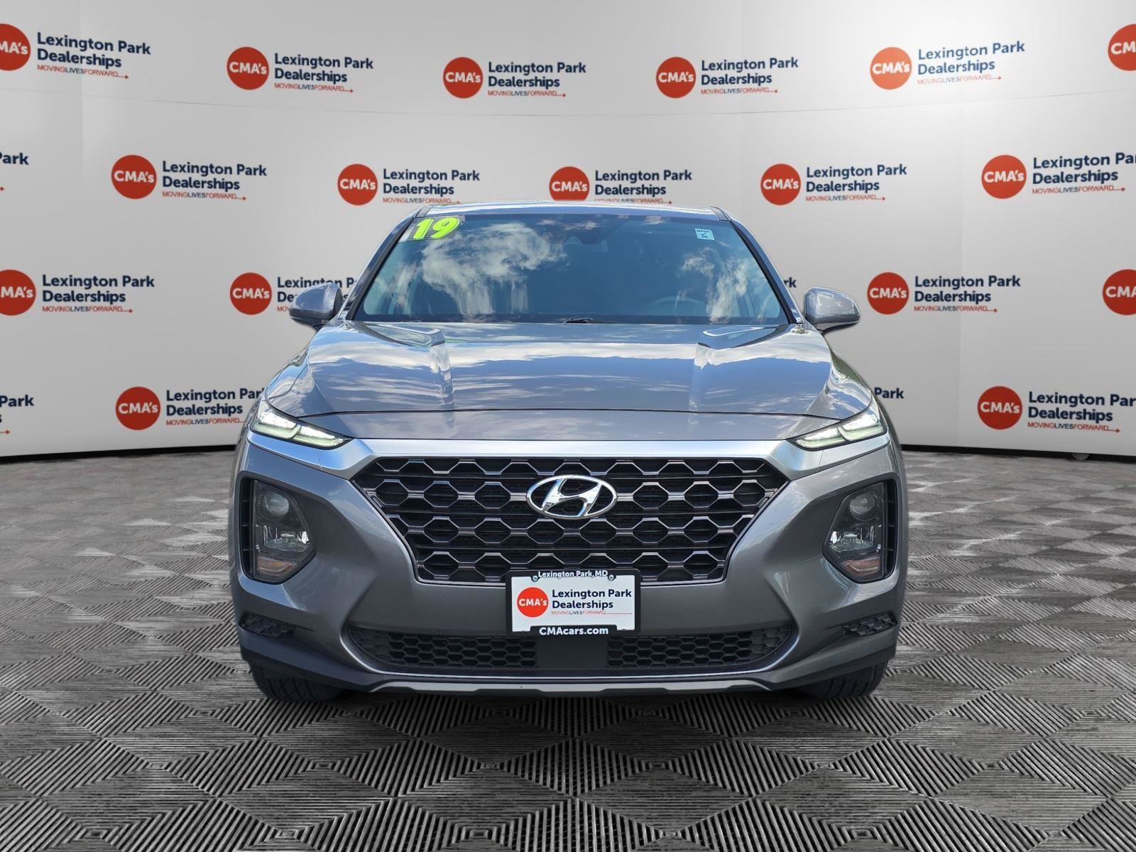 Used 2019 Hyundai Santa Fe SE AWD/4WD image 2