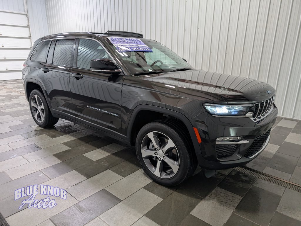 Used 2023 Jeep Grand Cherokee 4WD 4xe w/ Luxury Tech Group II image 5