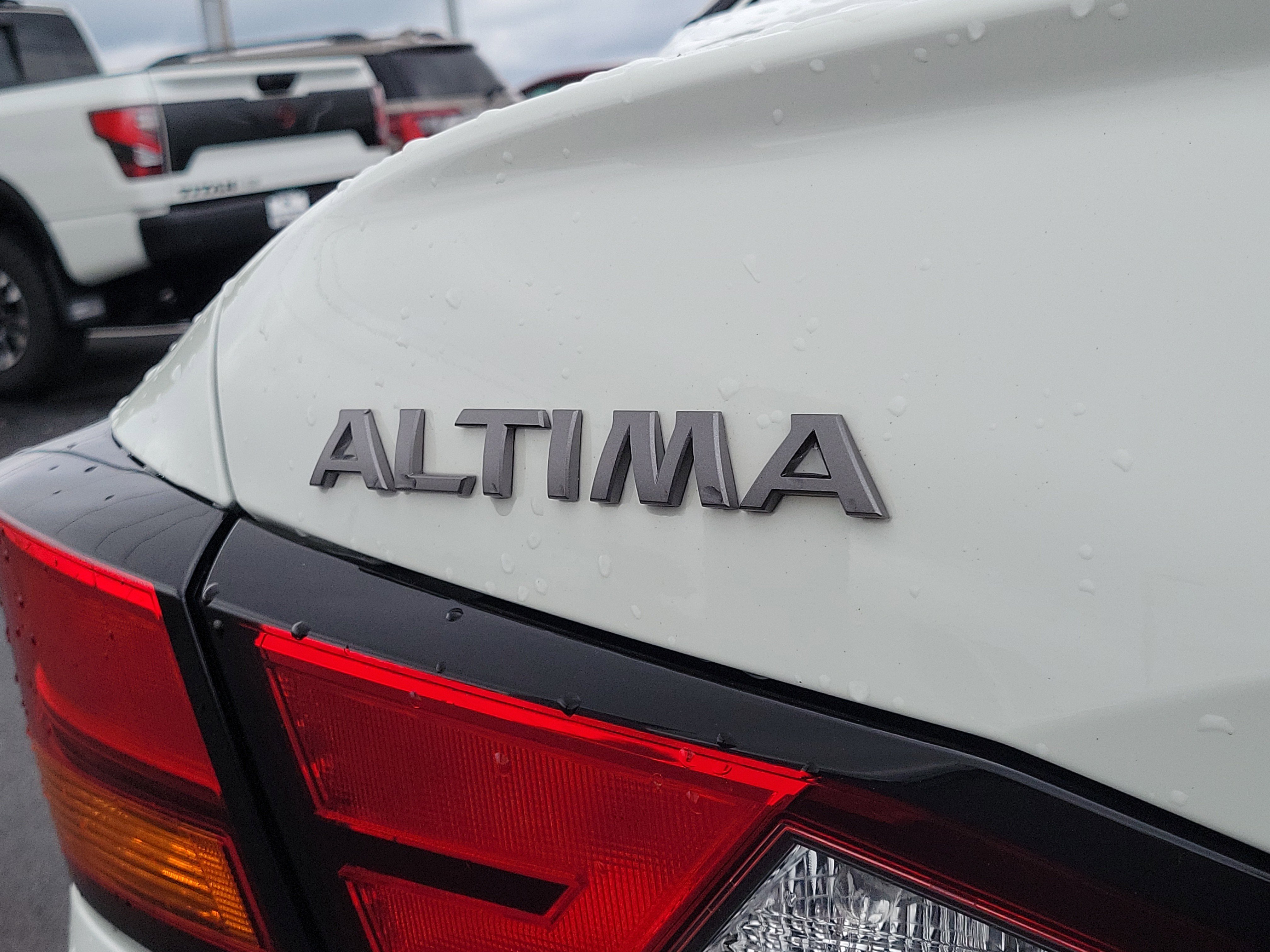 Used 2025 Nissan Altima 2.5 SV FWD image 6
