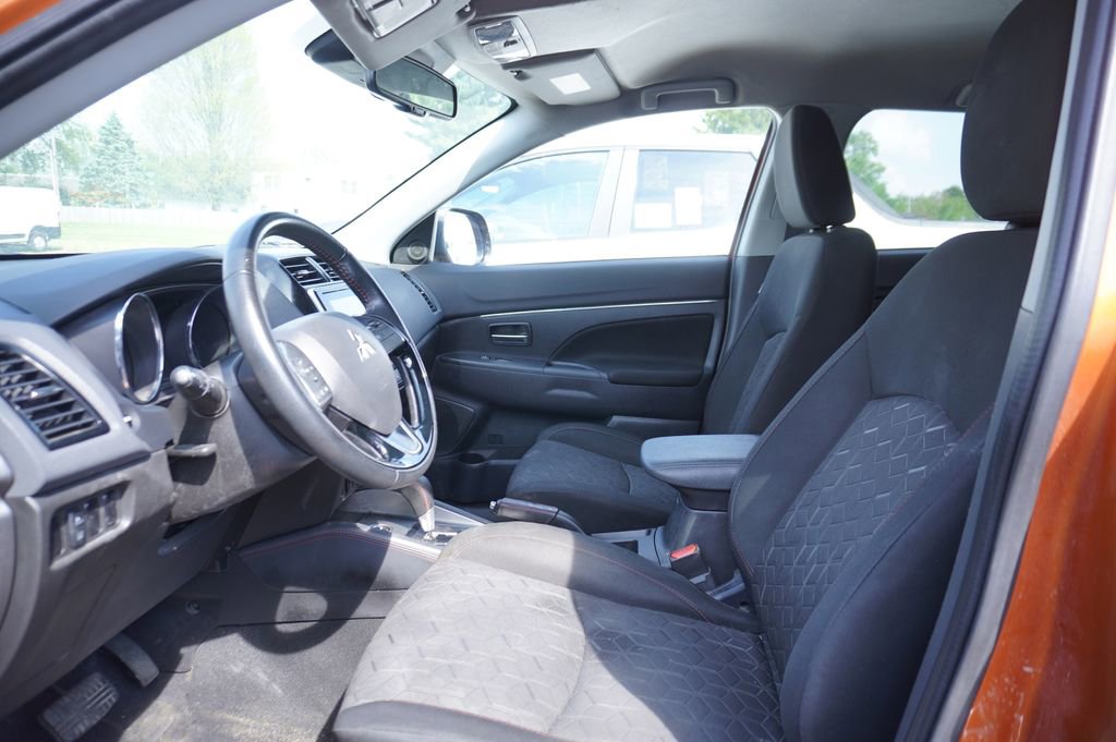 Used 2023 Mitsubishi Outlander Sport LE AWD/4WD image 2