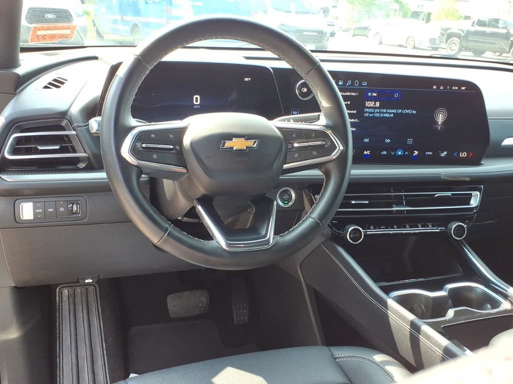 Used 2025 Chevrolet Traverse LT AWD/4WD image 16