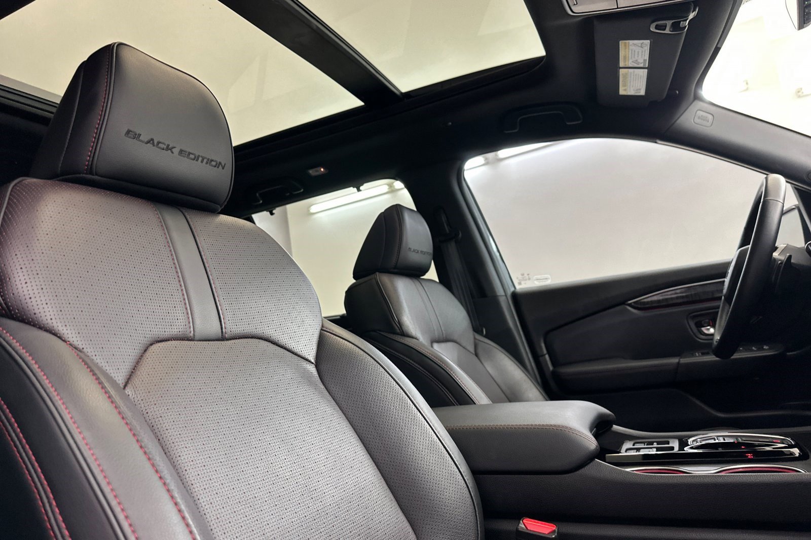 Used 2025 Honda Pilot Black Edition image 32