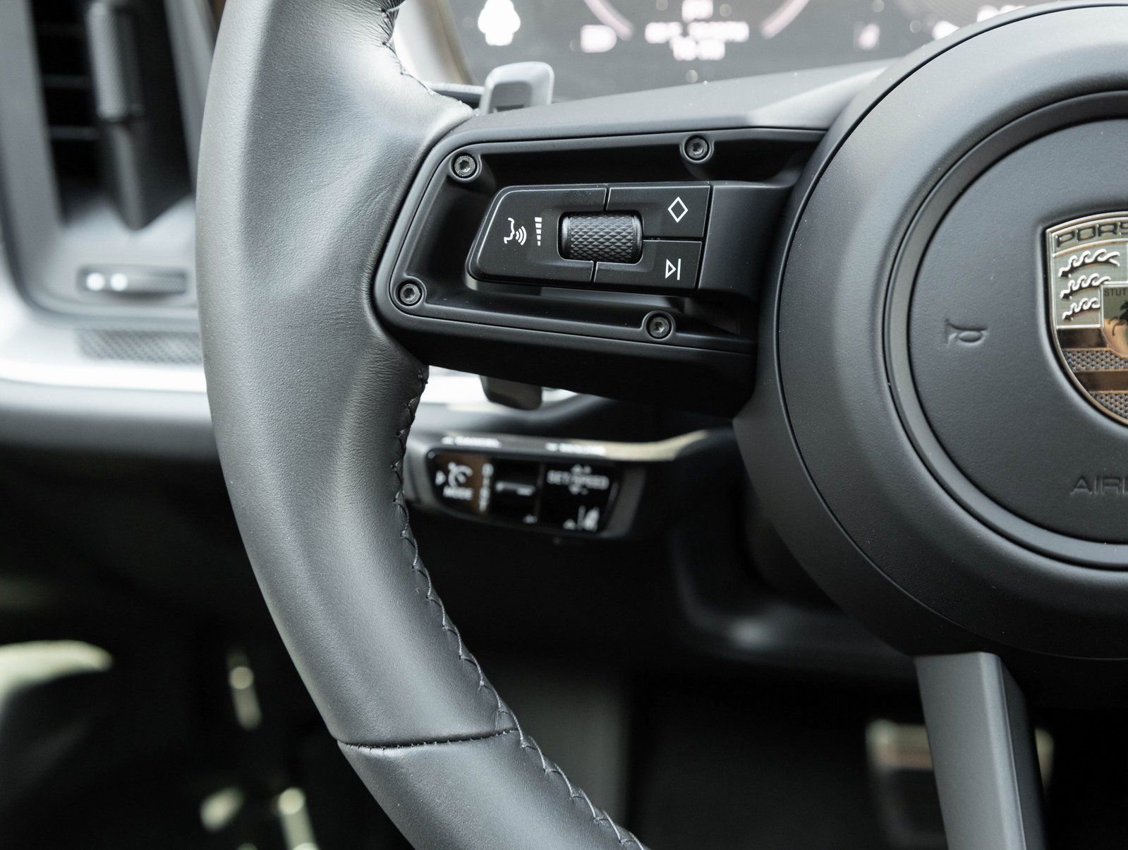 Used 2025 Porsche Cayenne Turbo image 15