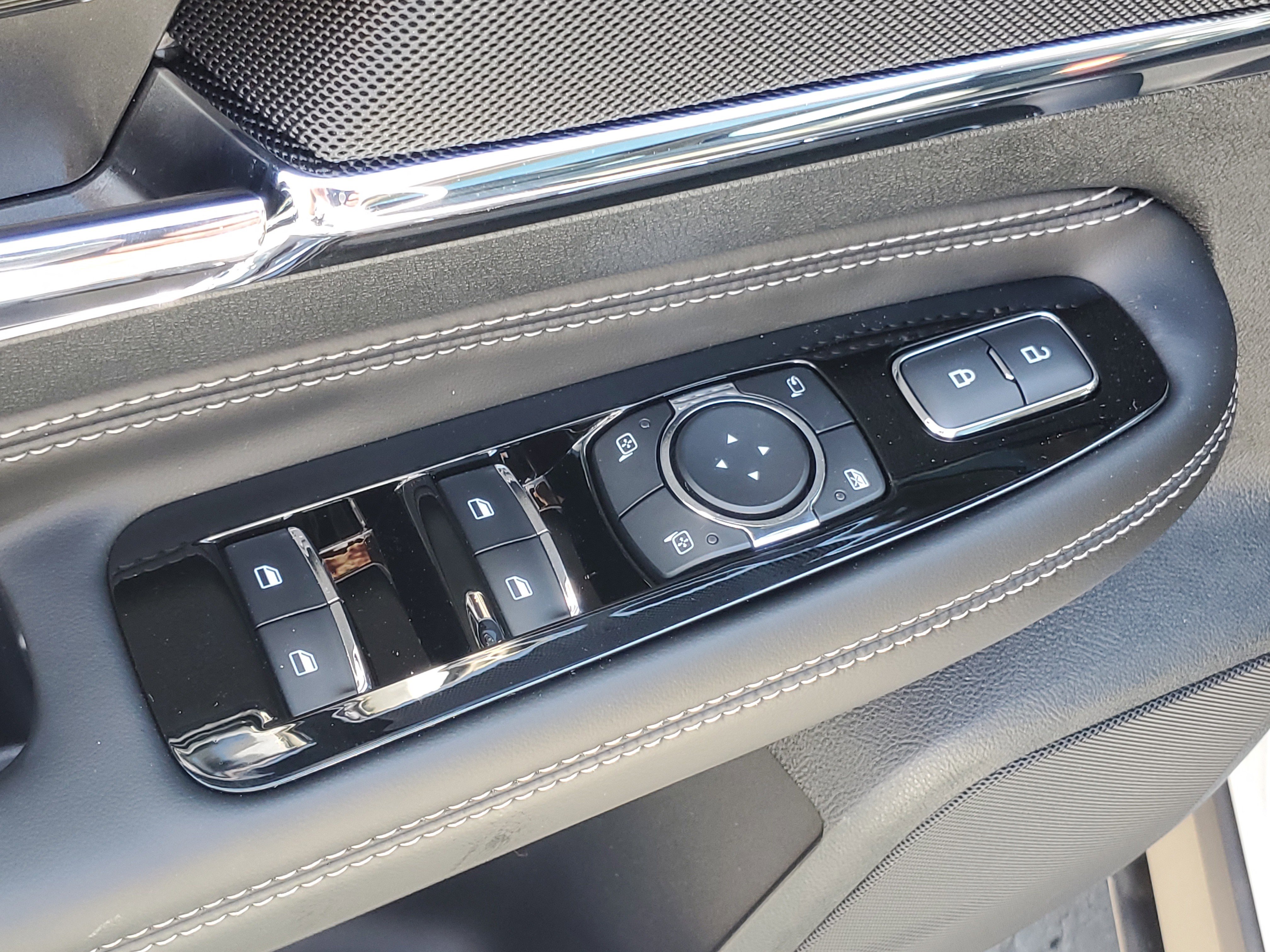 New 2025 Lincoln Corsair Reserve w/ Equipment Group 202A image 11