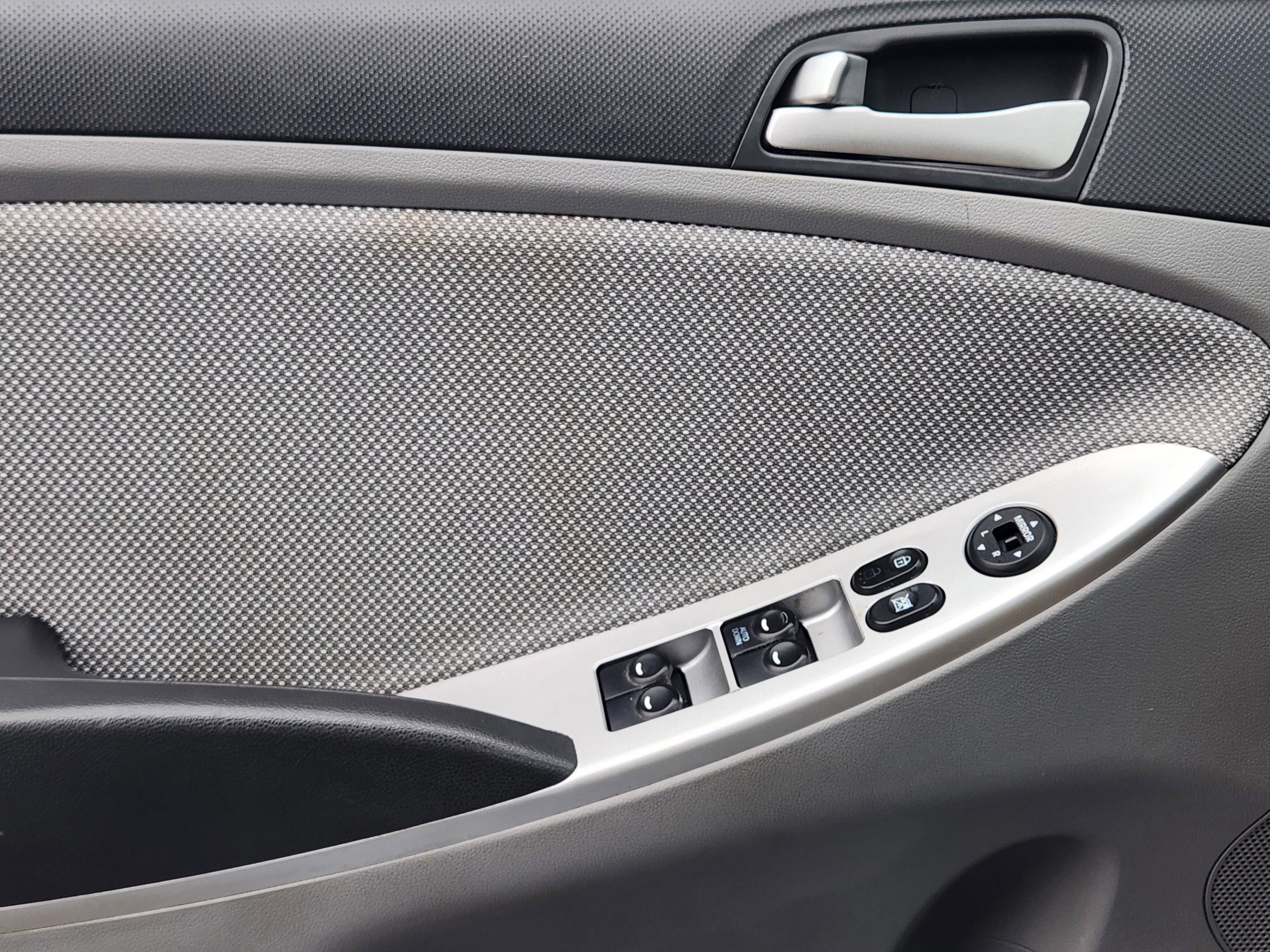 Used 2014 Hyundai Accent GS image 23