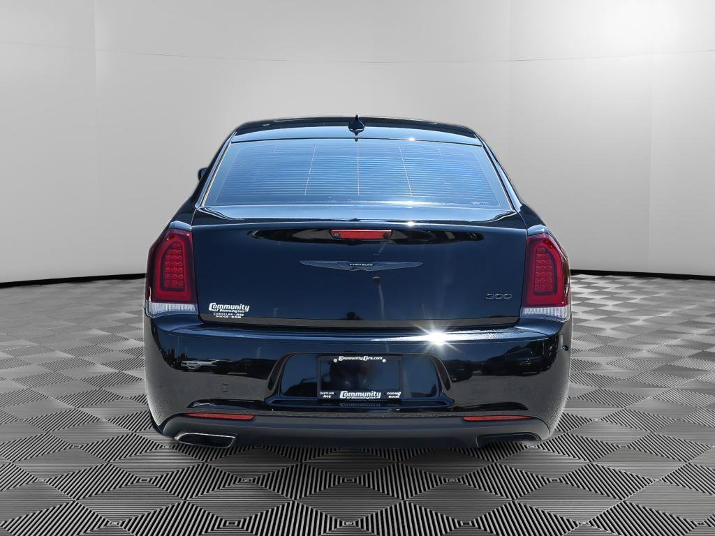 Used 2020 Chrysler 300 Touring L w/ Quick Order Package 2EF RWD image 6