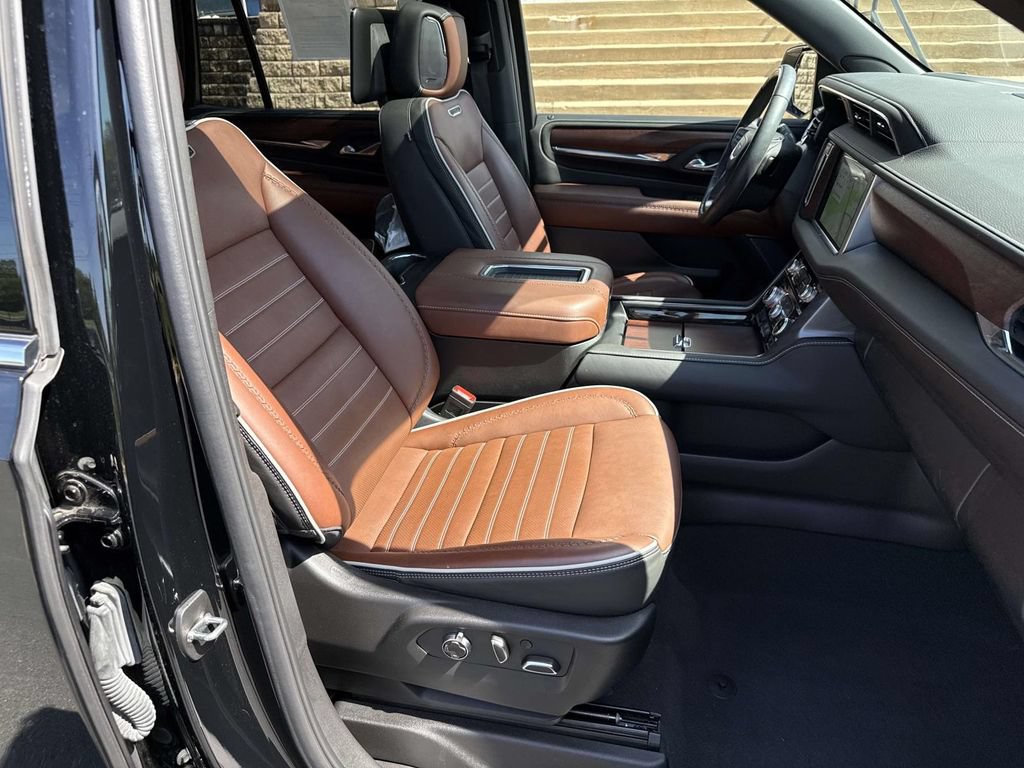 Used 2024 GMC Yukon Denali Ultimate AWD/4WD image 7