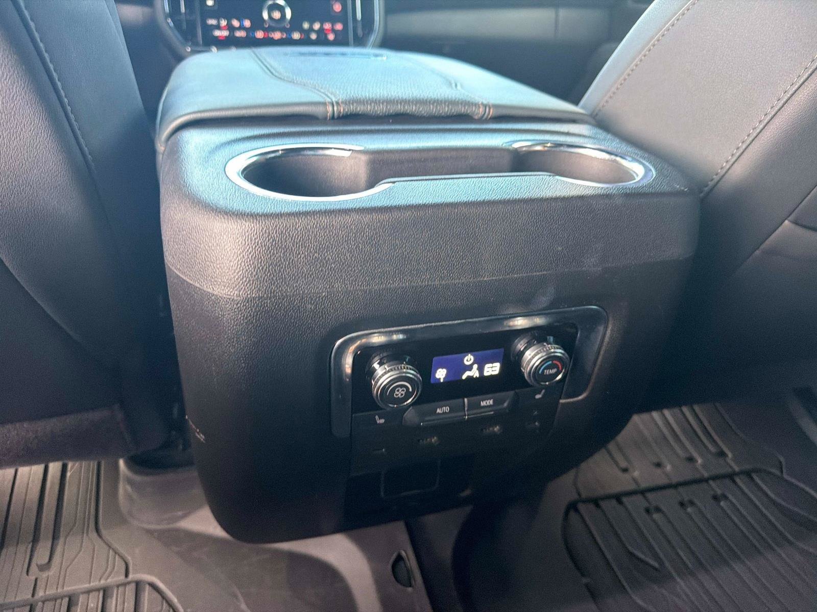 Used 2025 GMC Yukon AT4 w/ AT4 Premium Plus Package AWD/4WD image 17