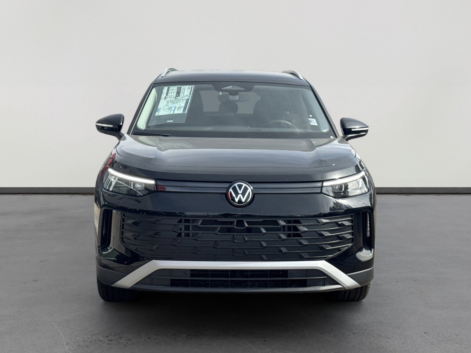 New 2026 Volkswagen Tiguan SE FWD image 2