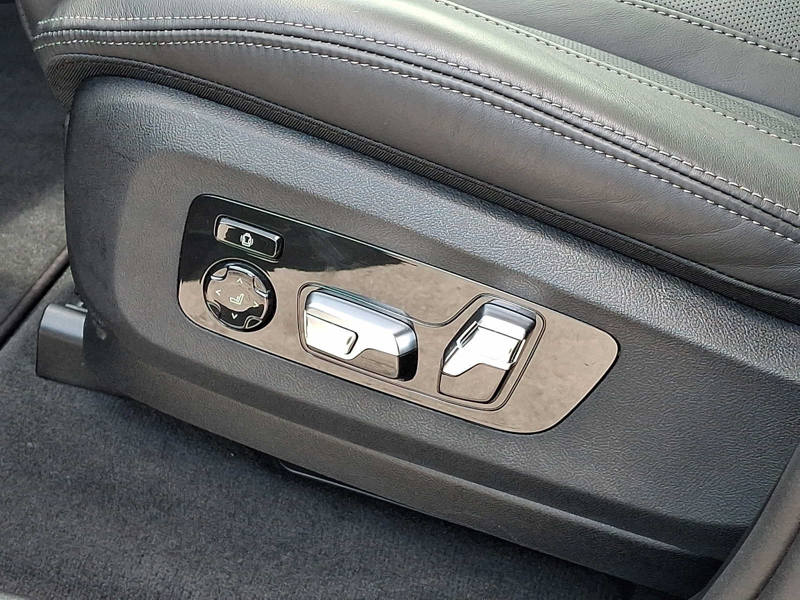 Used 2025 BMW X5 M60i AWD/4WD image 11