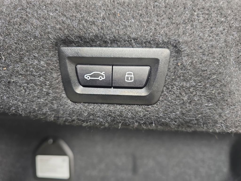 Used 2025 BMW 530i xDrive w/ Premium Package image 16