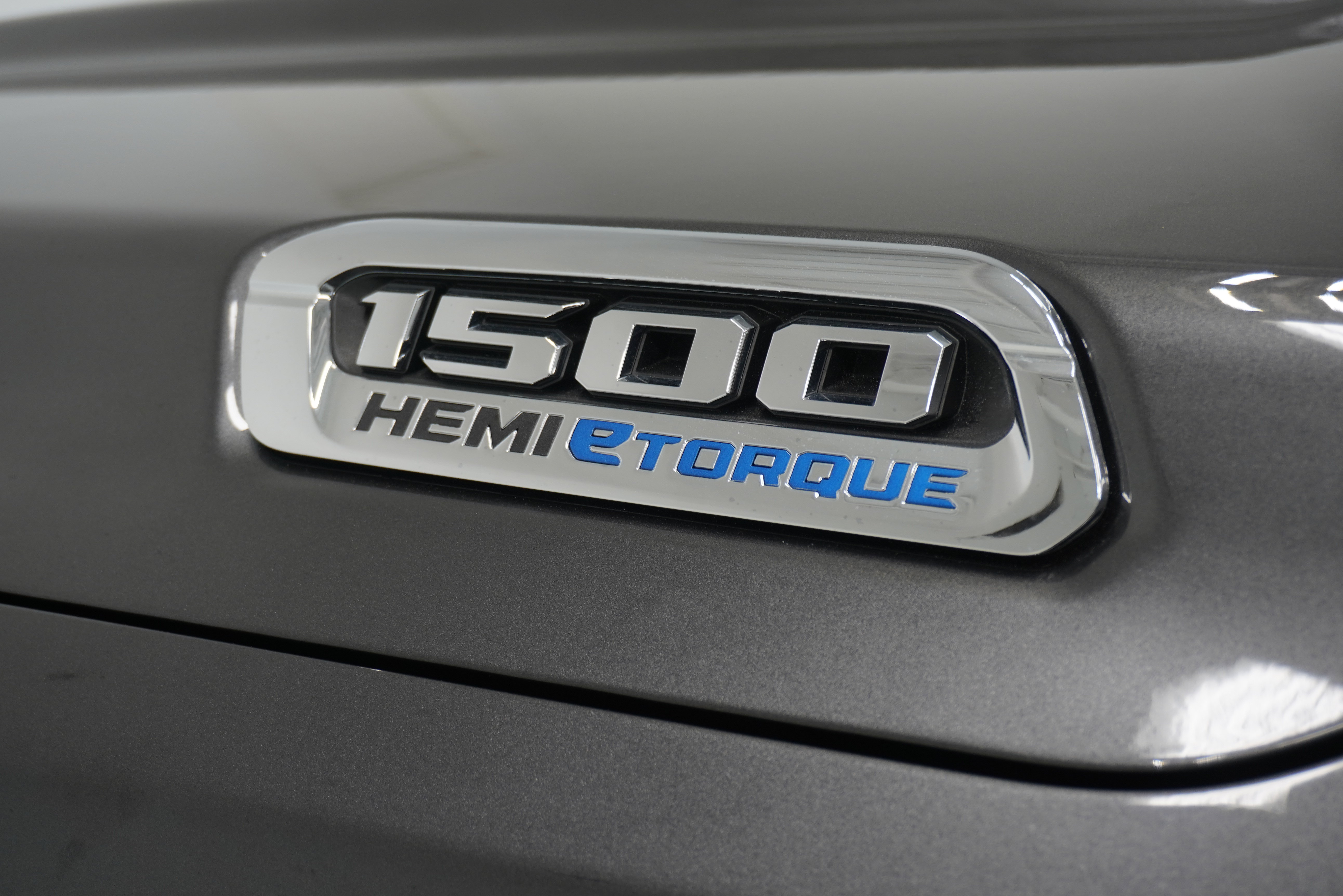 Used 2024 RAM 1500 Laramie AWD/4WD image 8